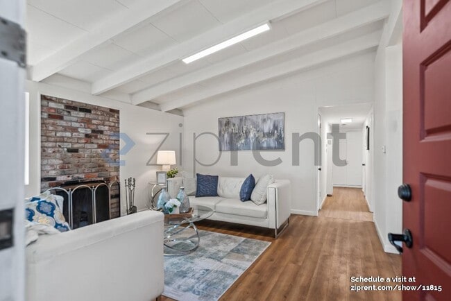 Building Photo - Unit
