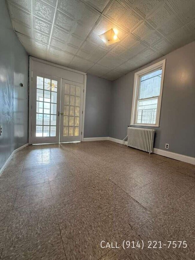 Building Photo - 263 Elm St