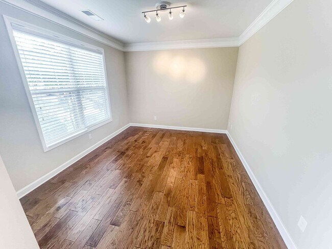 Foto del edificio - Huge 5BR / 4BA Home near Downtown Woodstock