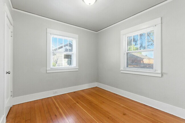 Foto del edificio - 3155 N Farragut St