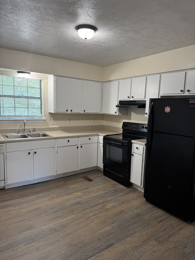 Building Photo - 1308 Ewing Creek Dr