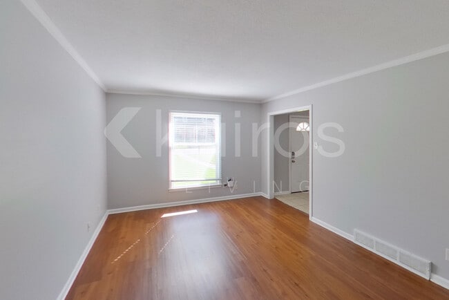 Building Photo - 5824 Tam Oshanter Ave