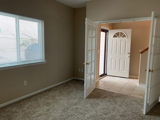Foto del edificio - 3 bedroom 2 1/2 bath Townhouse that Has it...