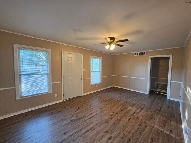 Building Photo - 3906 Gayle Ave