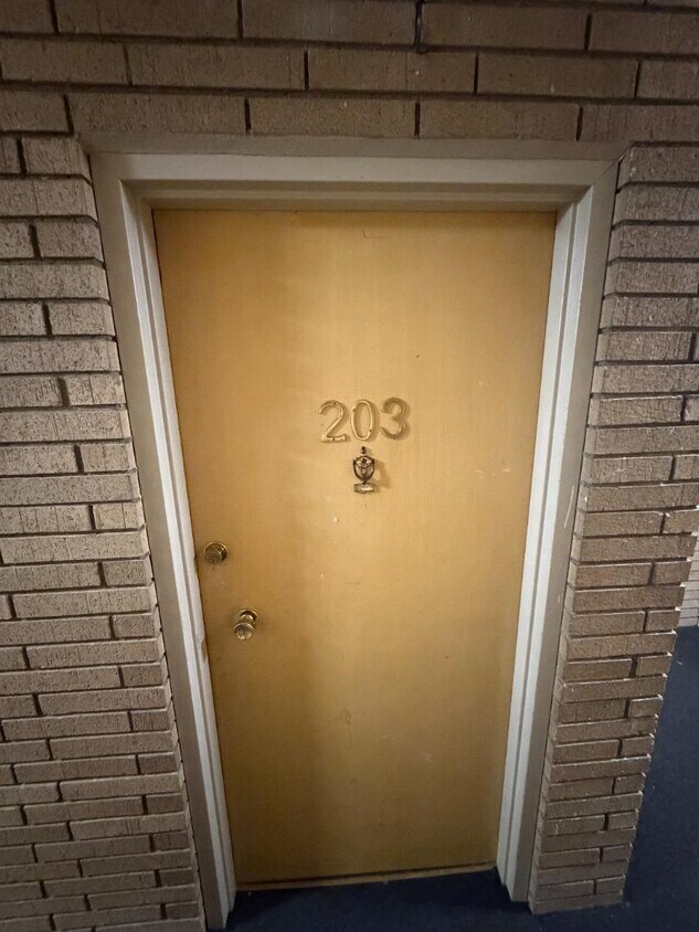 Foto principal - 2275 Warren Rd