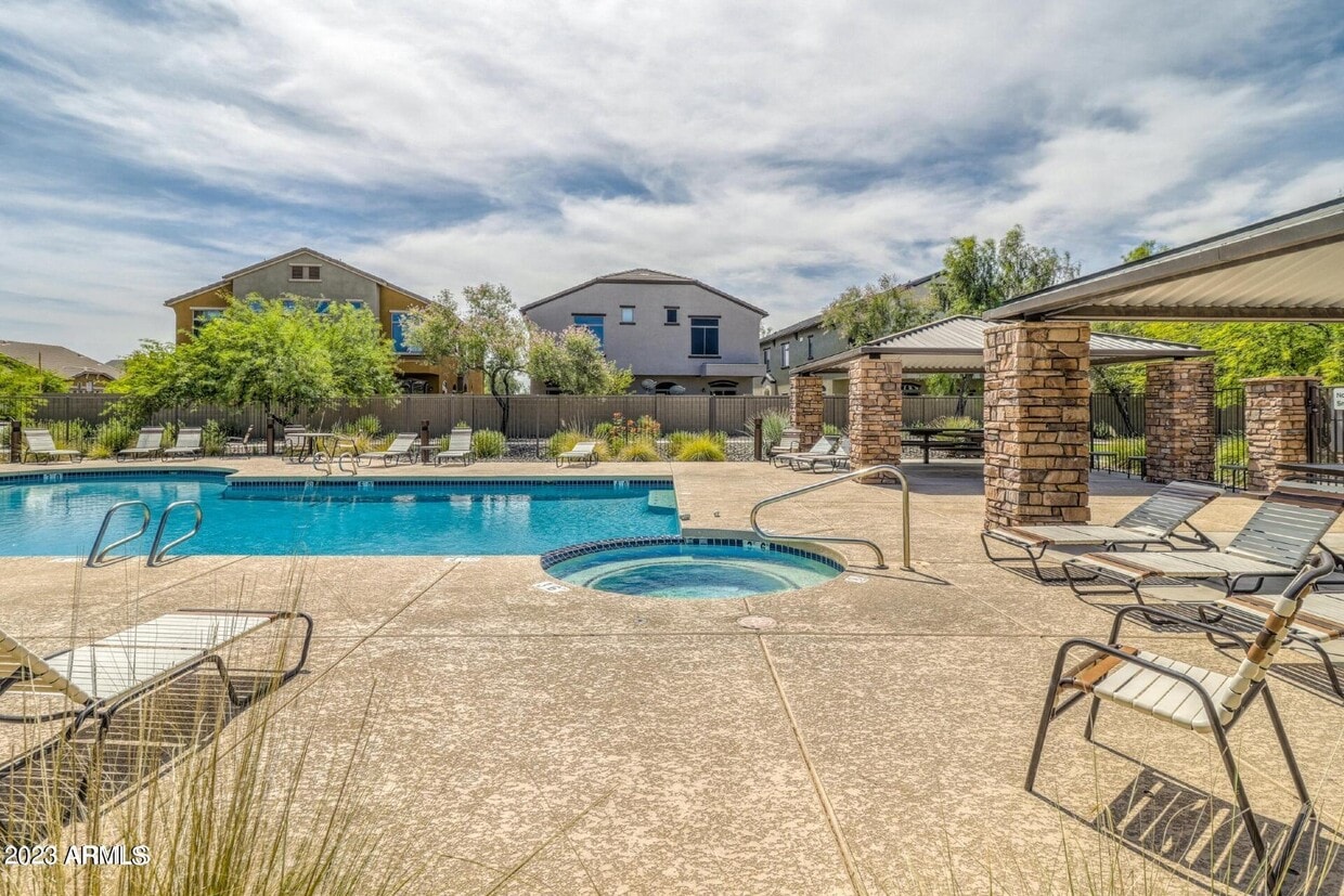 Foto principal - 2725 E Mine Creek Rd