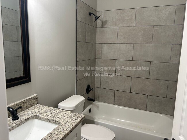 Foto del edificio - 202 Autumn Ridge Dr