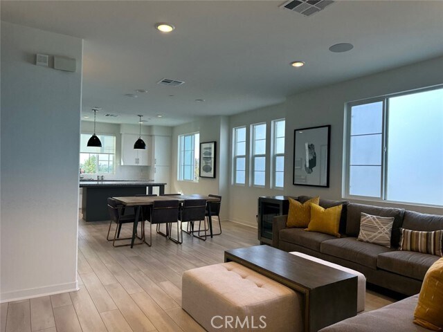Foto del edificio - 14180 Bay St