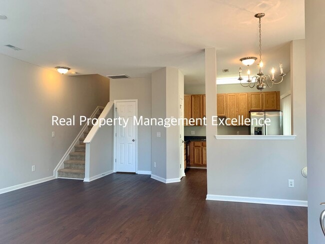 Building Photo - Raleigh Townhome Convenient to I440 & I540...