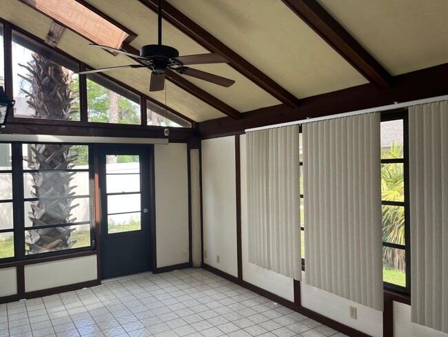 Building Photo - 107 Meadowbrook Cir