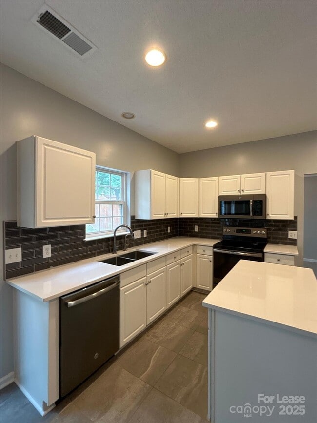 Building Photo - 6518 Harburn Forest Dr