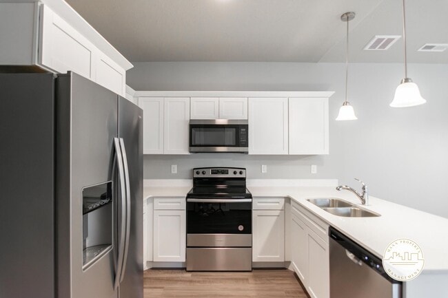 Foto del edificio - 3-Bed 2-Bath Condo In Lehi With Luxurious Amenities!