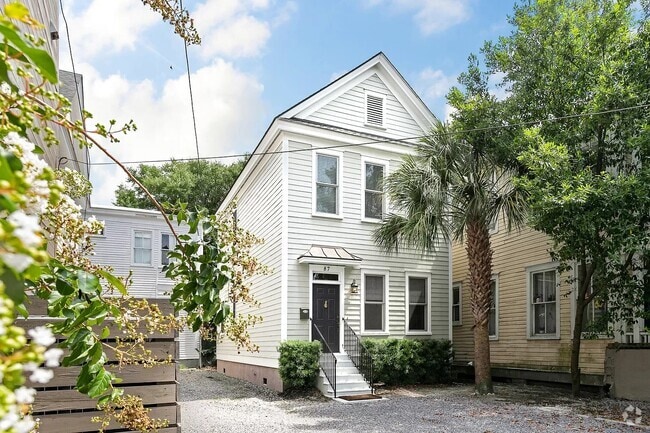 Building Photo - 87 Bogard St