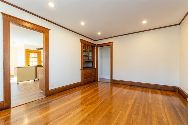 Foto del edificio - 81 Cushing Ave