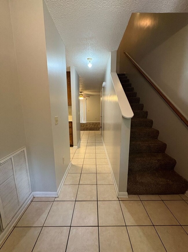 Building Photo - 214 Candlebrook Dr