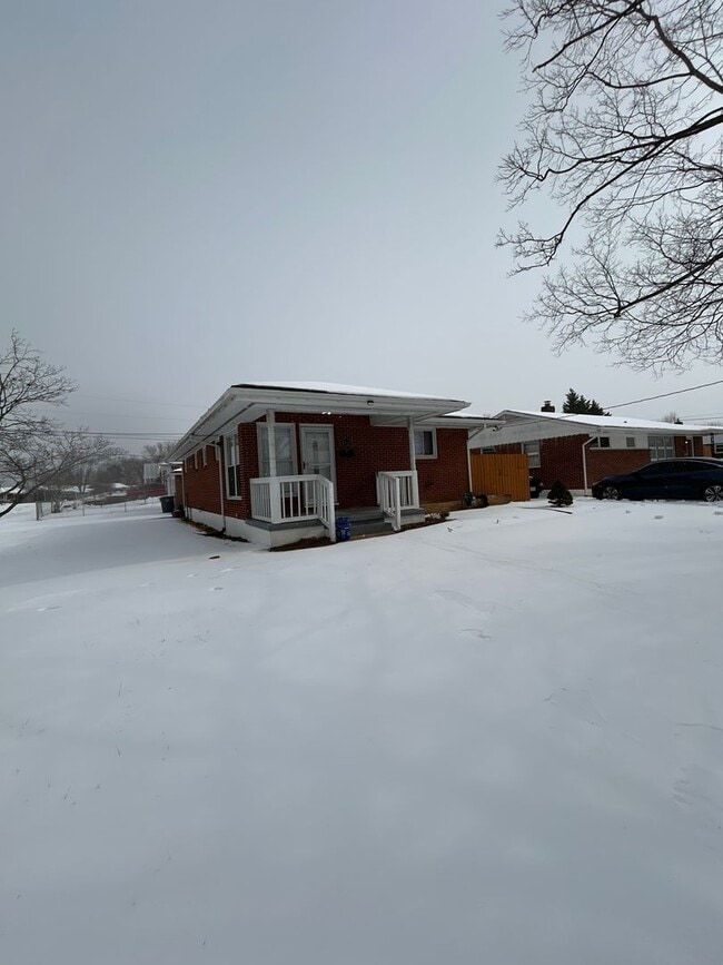 Building Photo - 3127 Oliver Rd NE