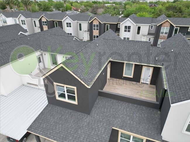 Foto del edificio - Stunning 3- bed/ 2.5 upgraded luxury townhome in Pharr at a Reduced Price