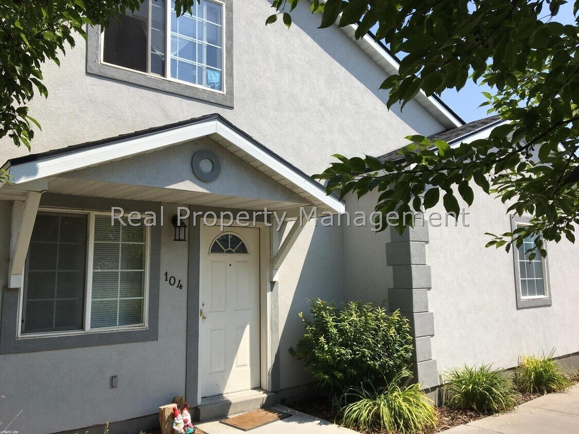 Primary Photo - A Fantastic 2 Bedroom Town Home! Available...