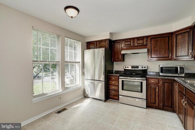 Foto del edificio - 16934 Monmouth Ct