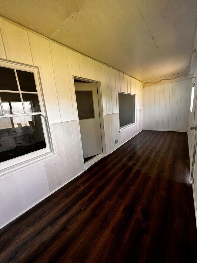 Building Photo - 1243 Simmons Ave