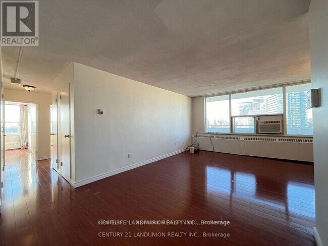 Building Photo - 10 Parkway Forest Dr