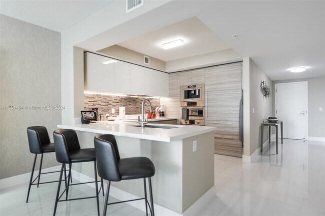 Foto del edificio - 300 Sunny Isles Blvd