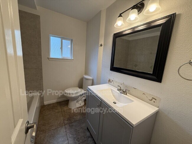 Foto del edificio - 725 Bryte Ave