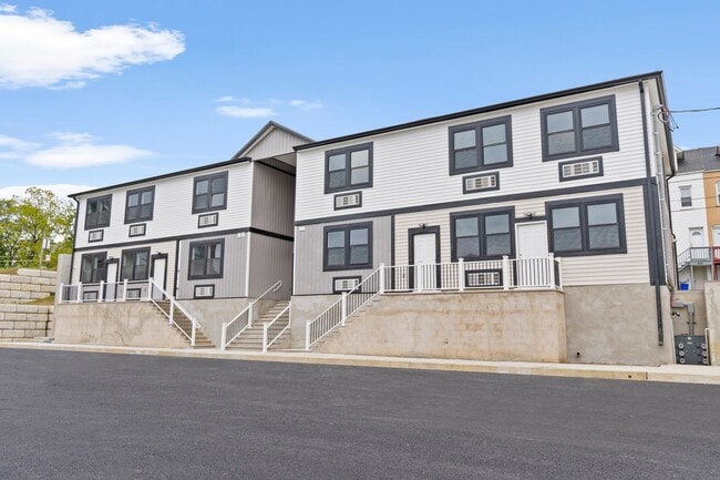 Building Photo - Renovated 1 bedroom, 1 bathroom