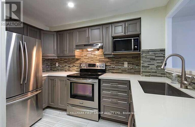 Photo du bâtiment - 711 Rossland Rd E