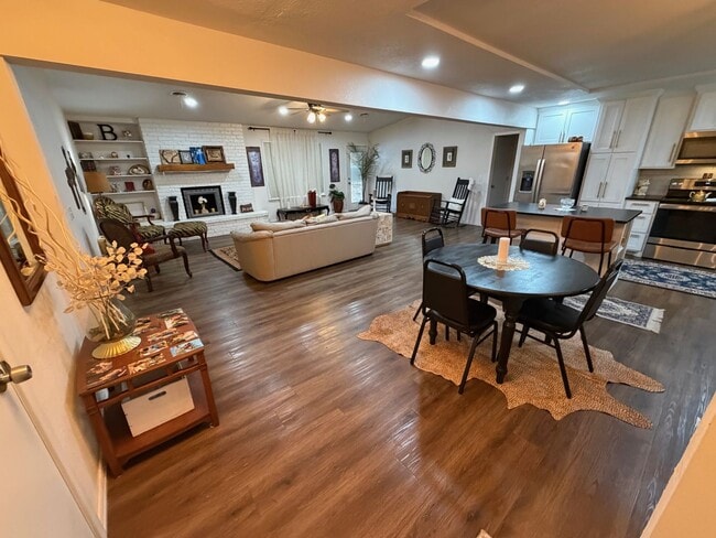 Building Photo - 6008 Yale St