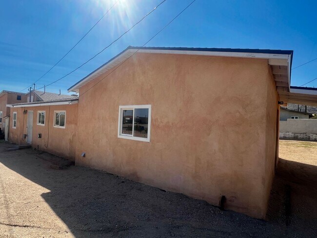 Building Photo - 6568 Oasis Ave