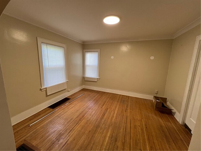 Building Photo - 425 Highland Ave