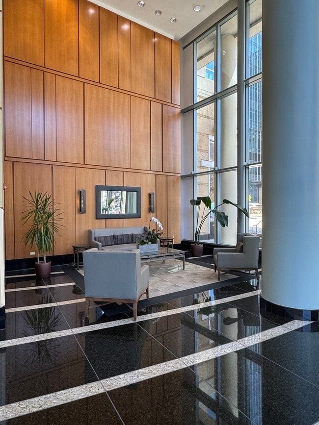 Building Photo - 345 N La Salle Dr