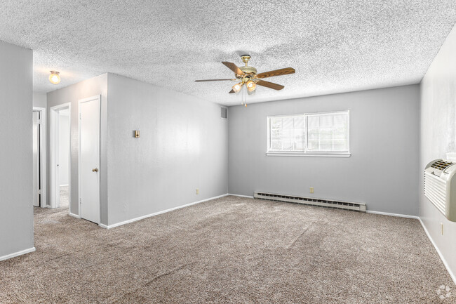 2BD, 1BA - 800SF - Living Room - Copperstone Point