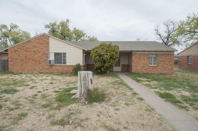 Building Photo - 2704 Westhaven Cir