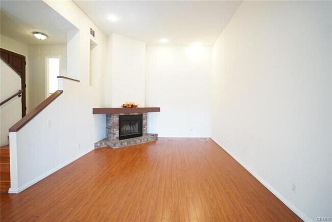 Building Photo - 1012 S Marengo Ave