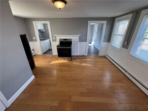 Building Photo - 29 Gesler St