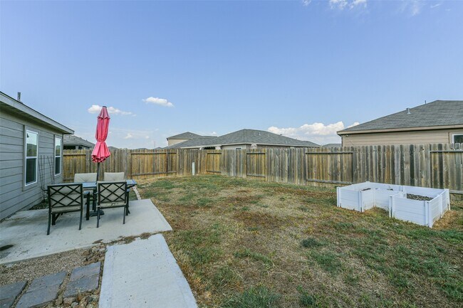 Foto del edificio - 15238 Snowdrop Field Dr
