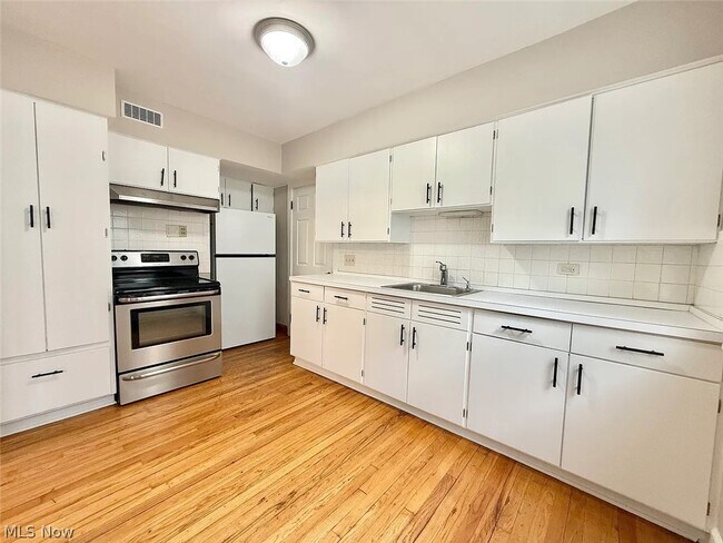Foto del edificio - 2171 Lincoln Ave