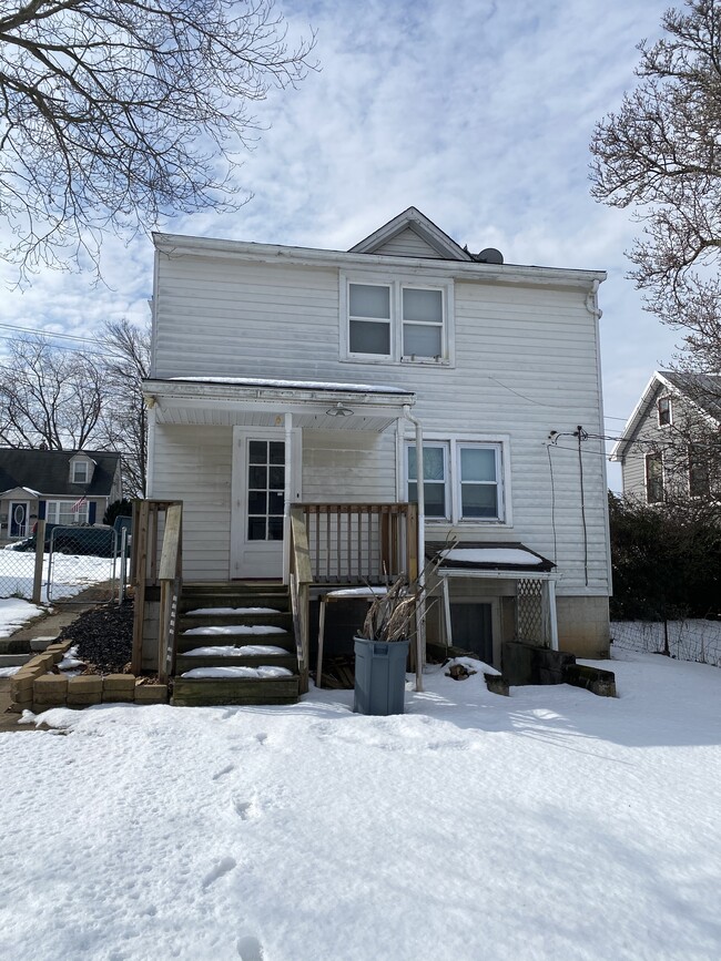 Back - 23 Webster St