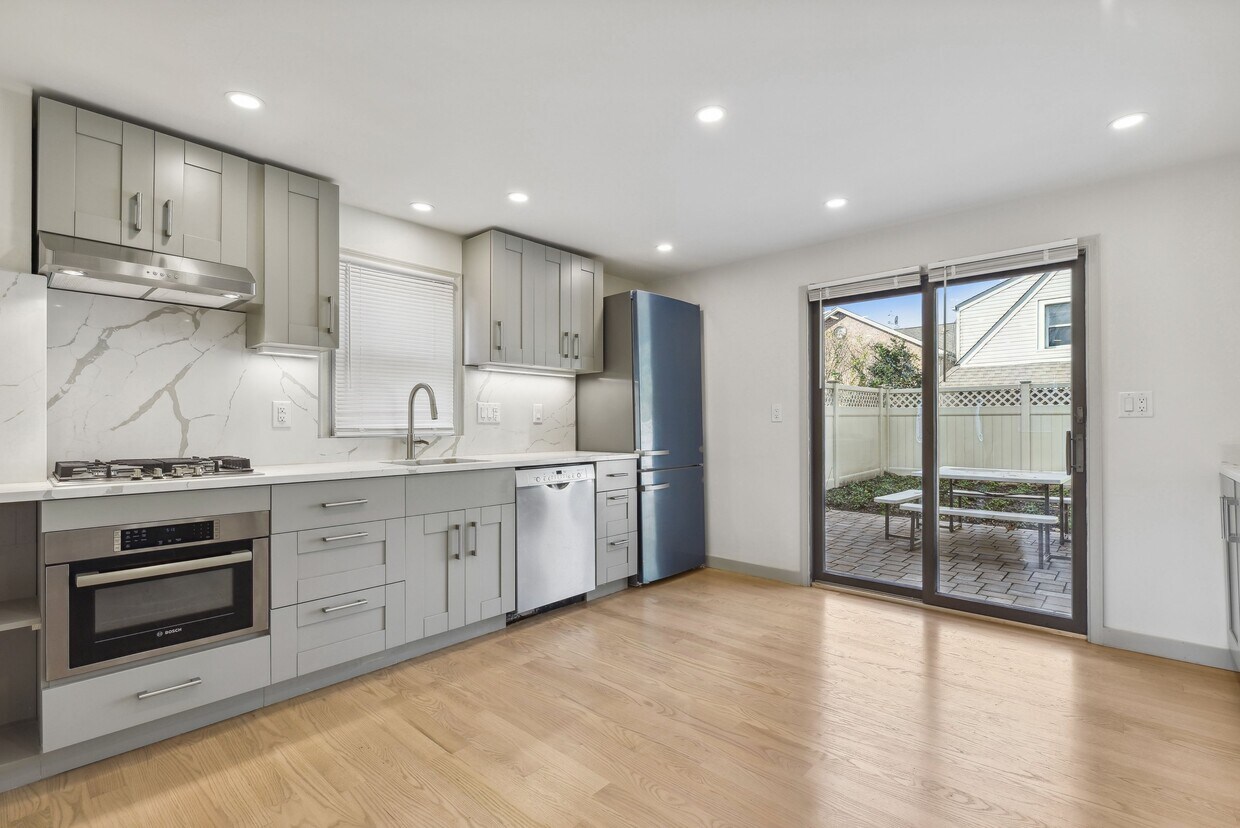 Foto principal - 2441 1st St