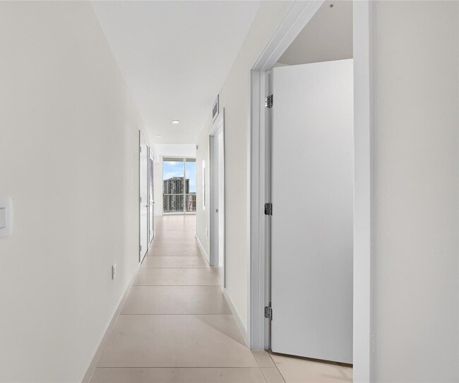 Building Photo - 1400 Biscayne Blvd