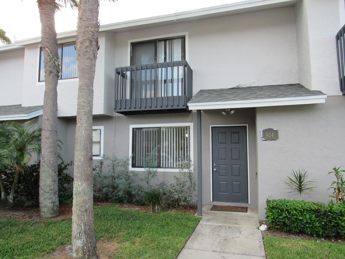 904 Riverside Dr, Greenacres, FL 33463 Townhome Rentals in Greenacres FL