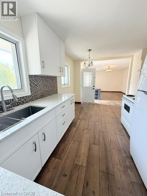 Photo du bâtiment - 1090 Winterhalt Ave