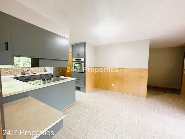 Foto del edificio - 3 br, 1.5 bath House - 1816 NE 132nd Ave.