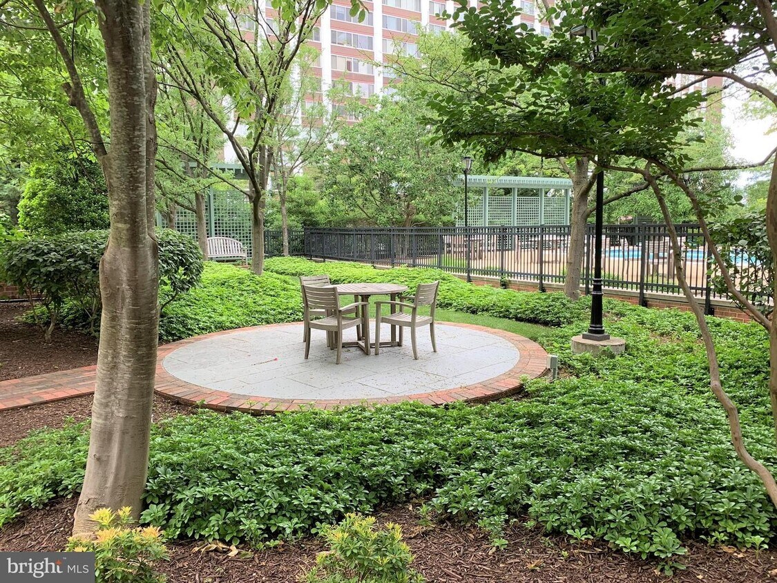 11700 Old Rd Unit 810, North Bethesda, MD 20852 Condo for