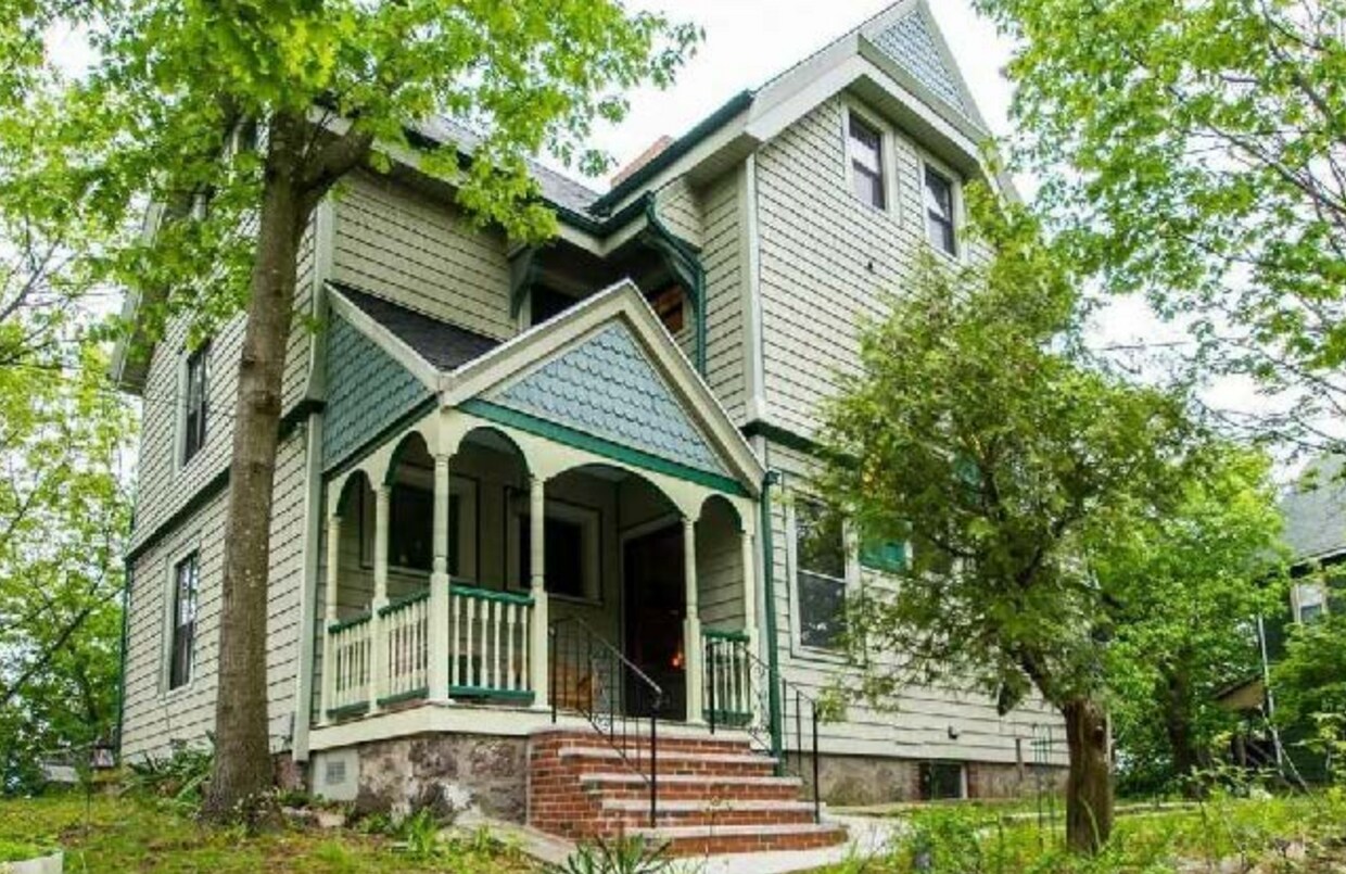 Building Photo - 65 Beech Glen St