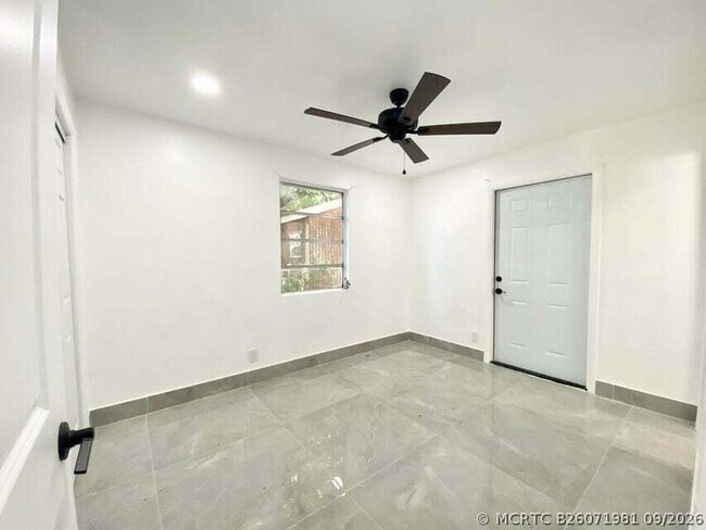 Foto del edificio - 660 NE 34th Ct