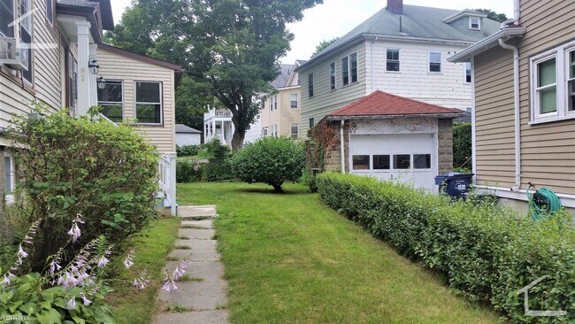 Foto del edificio - 4 br, 2 bath House - 80 Hunnewell Ave # 1D