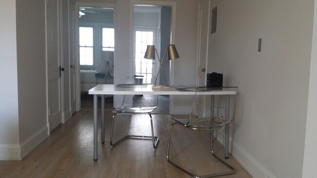 Foto del edificio - 2228 40th St NW